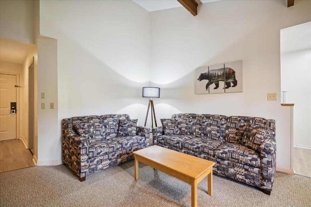 Cedarbrook Queen Suite 202
